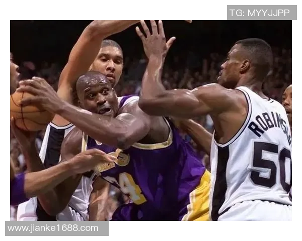 2013年雷霆与湖人经典对决回顾：激情碰撞与传奇瞬间的交织