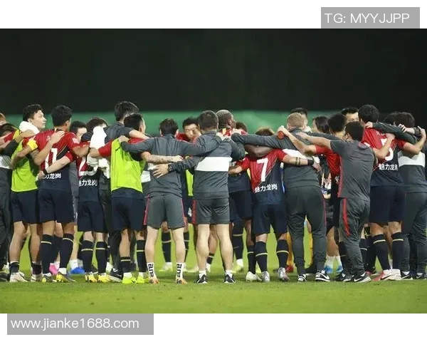 2014年申花与富力激战回顾球场上的激情与荣耀交织的瞬间